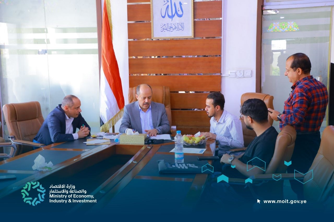 نائب وزير الاقتصاد يلتقي التجار والقطاع الخاص خلال اليوم المفتوح