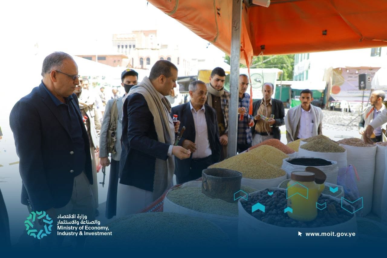 القائم بأعمال وزير الاقتصاد يزور مهرجان البلدة الطيبة للمنتجات الزراعية